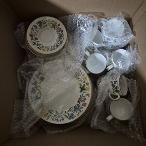 Floral Porcelain Dinnerware Set
